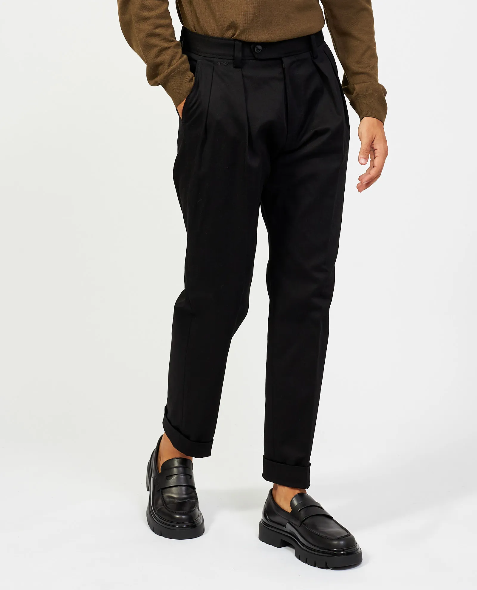 OutletBOSS      Pantaloni Boss relaxed fit elasticizzati con pieghe