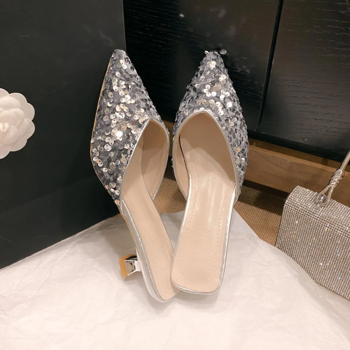 Scarpe moda a punta 2024 Scarpe da donna con tacco medio Scarpe da festa Sandali bassi Nuovi eleganti tacchi a spillo Mujer