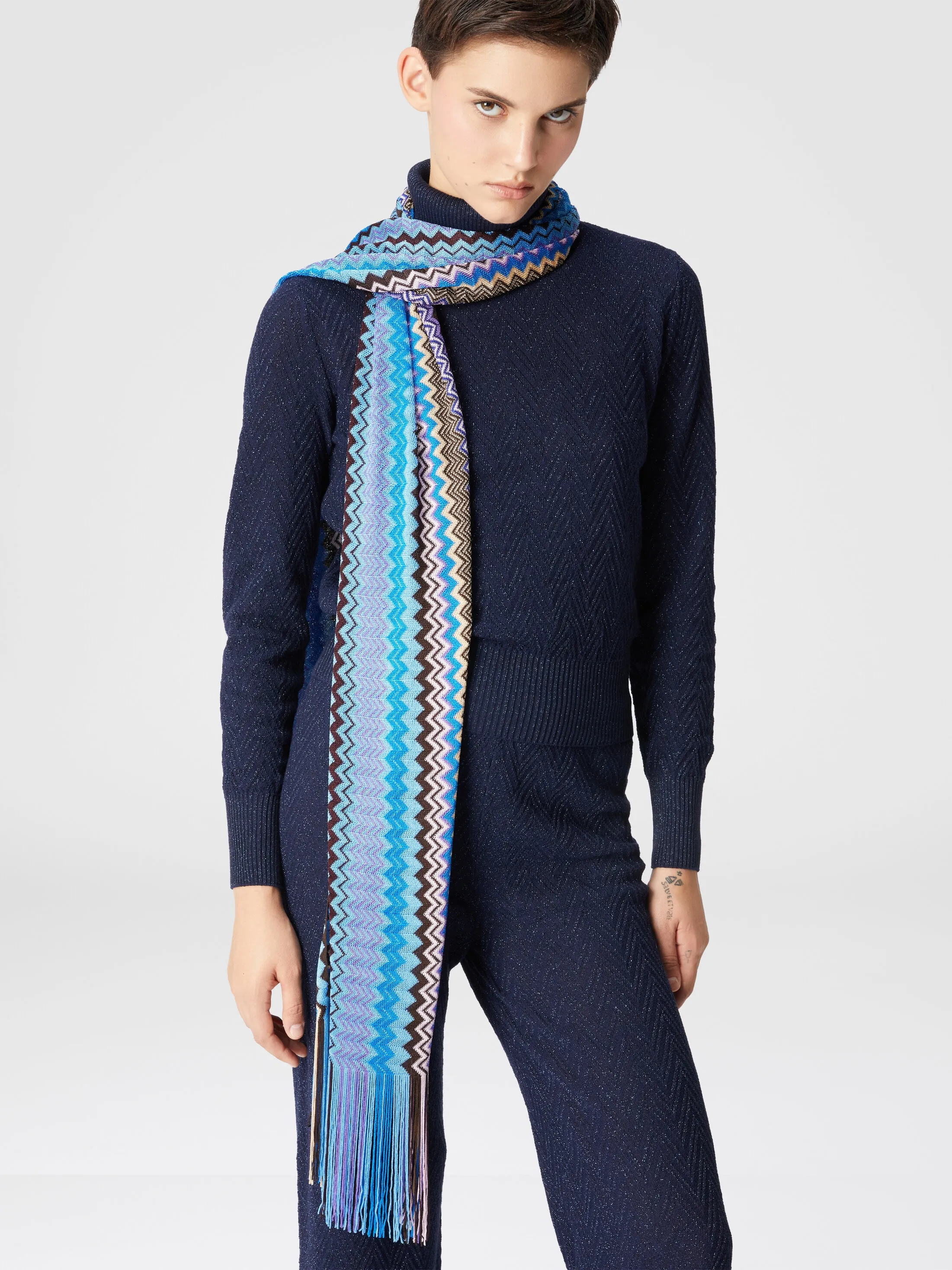 Sciarpa in viscosa zig zag con frange