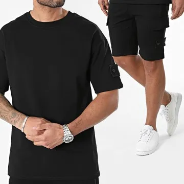 Set di maglietta nera e pantaloncini cargo